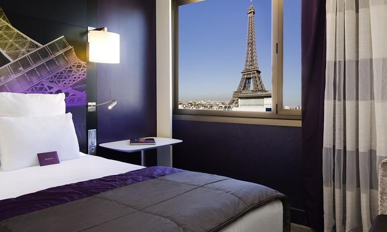 All Categories Earning miles with partner hotels and residences Be treated like a VIP wherever you travel in the world. Our teams in over 3, hotels, encompassing 17 brands across different countries are looking forward to making your stays specials with Le Club AccorHotels.